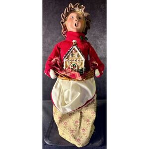 Byers Choice The Carolers Lady Holding Gingerbread House Signed Made 2010